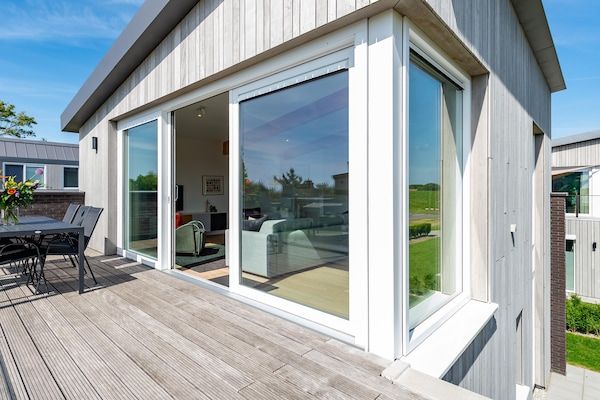 Terras - Villa aan Veerse Meer met Uitzicht in Kamperland (4)