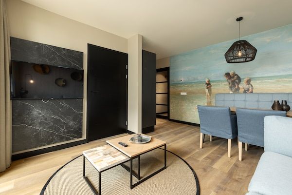 Woonkamer - Licht appartement vlakbij zee in Egmond aan zee (3)
