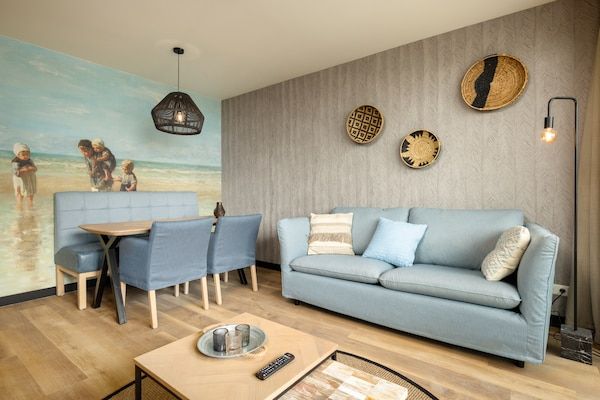 Woonkamer - Licht appartement vlakbij zee in Egmond aan zee (1)