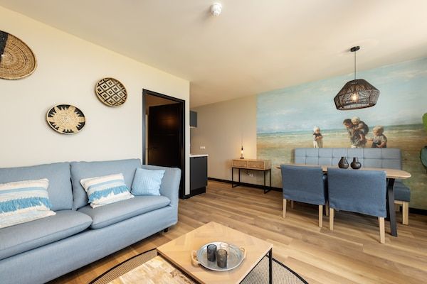 Woonkamer - Appartement in Egmond aan Zee bij Strand in Egmond aan zee (2)