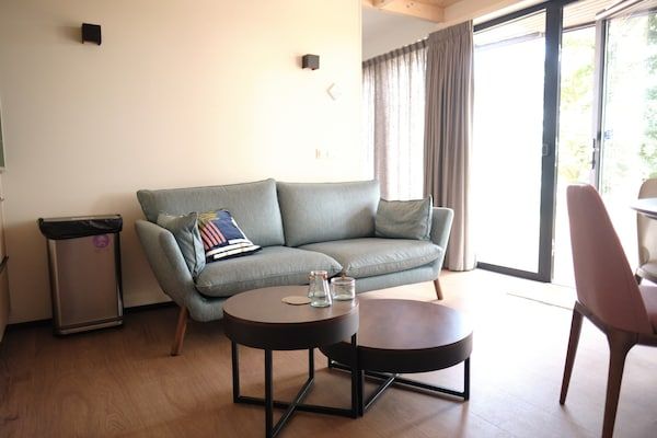 Woonkamer - Lodge voor gehandicapten op een vakantiepark in Gulpen (2)