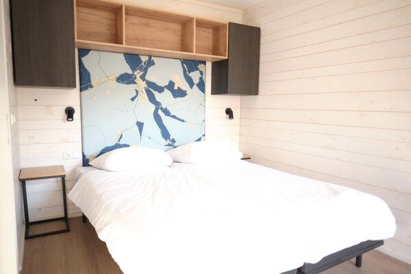 Slaapkamer - Bijzondere lodge met geweldig uitzicht in Gulpen in Gulpen (4)