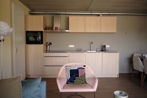 Keuken - Leuke heuvellodge in Gulpen met geweldig uitzicht in Gulpen (3)