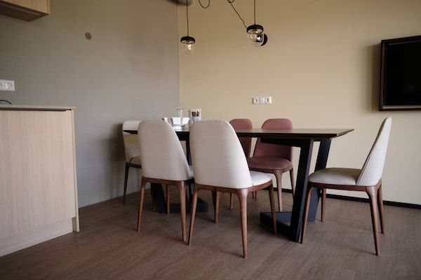 Eetkamer - Leuke heuvellodge in Gulpen met geweldig uitzicht in Gulpen (2)