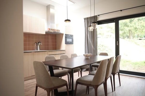 Eetkamer - Vrijstaande lodge in Gulpen met speeltuin in Gulpen (4)