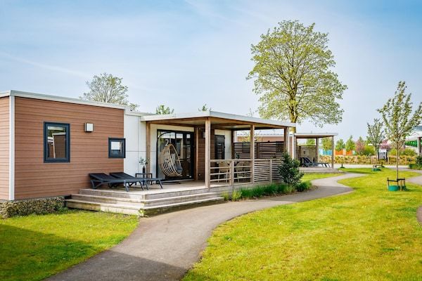 Buitenkant - Lodge in Nederland met Zwembad & Veranda in Maurik (1)