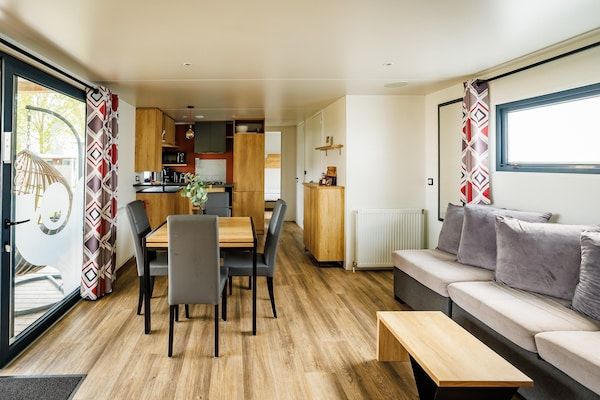 Woonkamer - Lodge in Nederland met Zwembad & Veranda in Maurik (4)