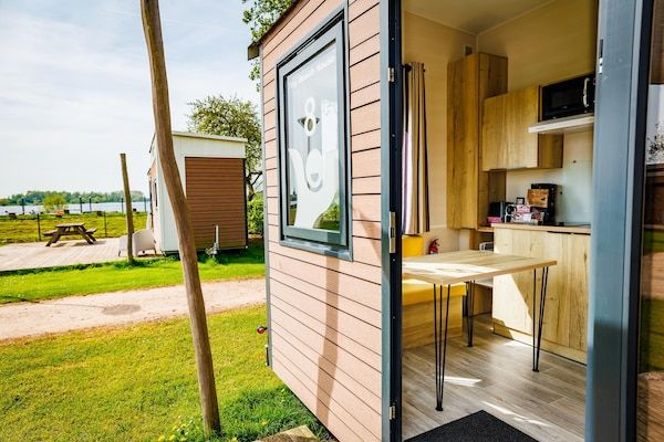 Buitenkant - Tiny Beach House bij het strand in Maurik (5)