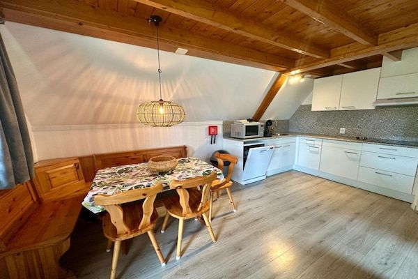 Eetkamer - Heerlijk huisje in prachtige omgeving in Gramsbergen (5)