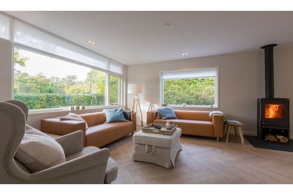 Woonkamer - Huis in Oostkapelle bij Strand en Sauna in Oostkapelle (2)