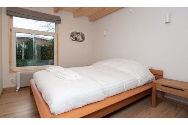 Slaapkamer - Vakantiehuis Renesse met open haard in Renesse (3)