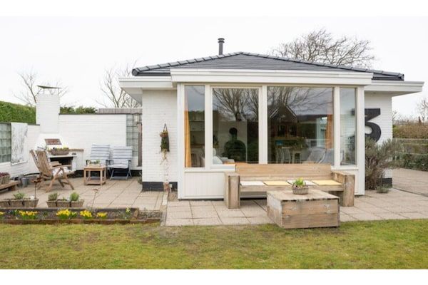 Buitenkant - Vakantiehuis Renesse met open haard in Renesse (1)