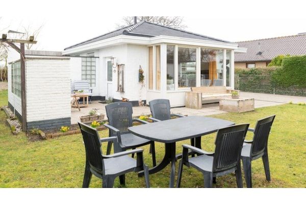 Tuin - Vakantiehuis Renesse met open haard in Renesse (5)