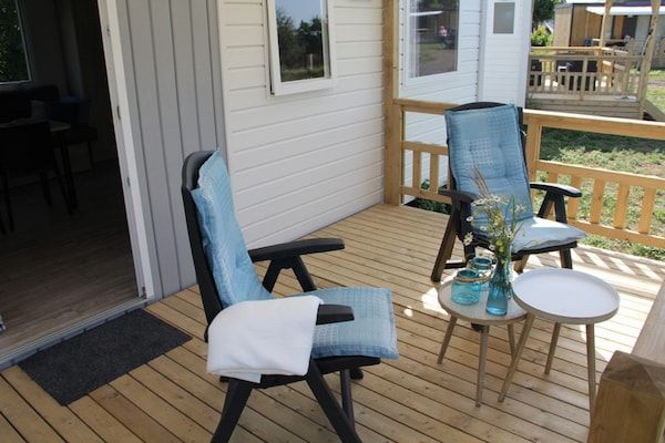 Terras - Chalet in Friesland bij Alde Feanen in De Veenhoop (4)