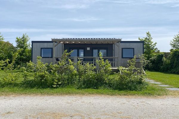 Buitenkant - Chalet in Friesland bij natuurgebieden in De Veenhoop (1)