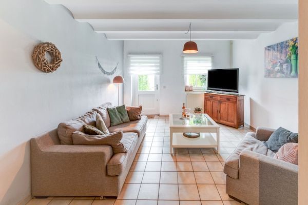 Woonkamer - Appartement in Ubachsberg bij Routes in Voerendaal (2)