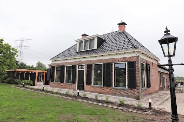 Buitenkant - Boerderij Koatstertille in Friesland (1)