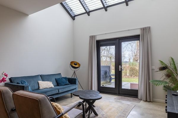 Woonkamer - Appartement in Vrouwenpolder bij Strand in Vrouwenpolder (2)