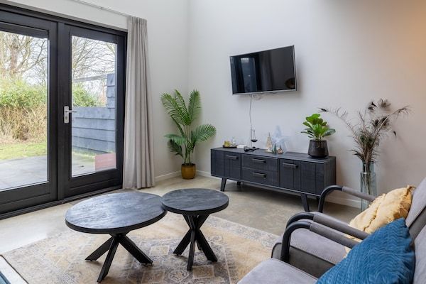 Woonkamer - Appartement in Vrouwenpolder bij Strand in Vrouwenpolder (5)
