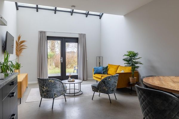 Woonkamer - Vakantiehuis in Vrouwenpolder bij Strand in Vrouwenpolder (2)