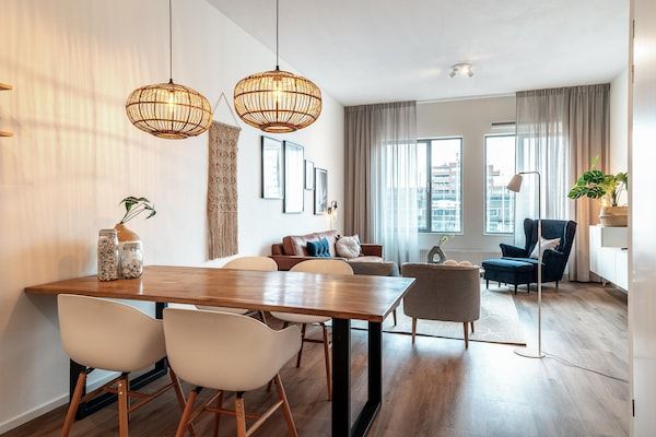 Eetkamer - Schitterend appartement met uitzicht op de haven. in Den Haag (5)