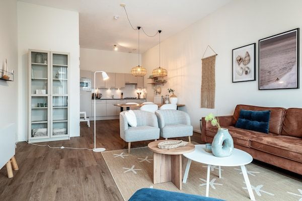 Woonkamer - Schitterend appartement met uitzicht op de haven. in Den Haag (4)