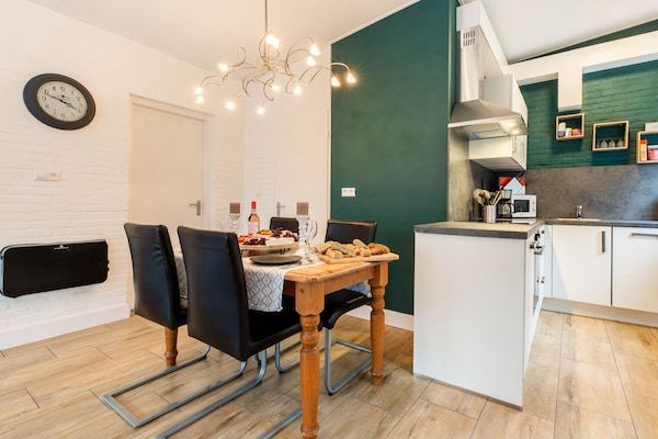 Eetkamer - Vakantiehuis in Noordwijkerhout bij Meer in Noordwijkerhout (3)