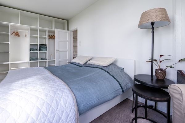 Slaapkamer - B&B-boerderij Grutsk in Suwald met privéhaven in Suwald (5)