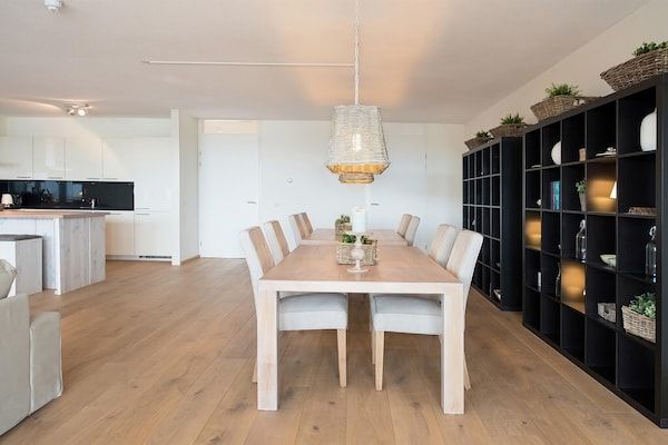 Eetkamer - Appartement in Den Haag met Zeezicht in Den Haag (2)