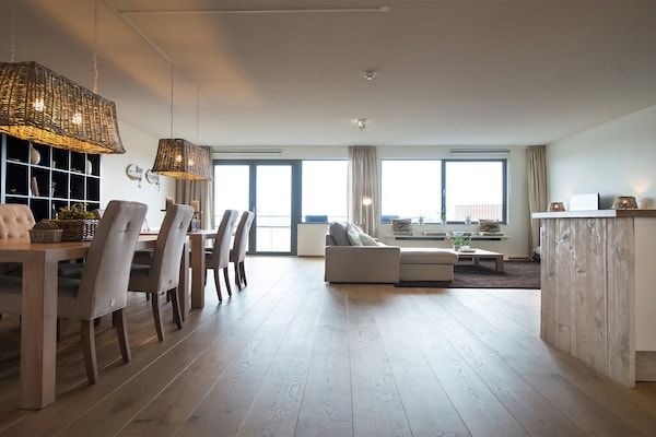 Woonkamer - Appartement in Den Haag met Zeezicht in Den Haag (1)