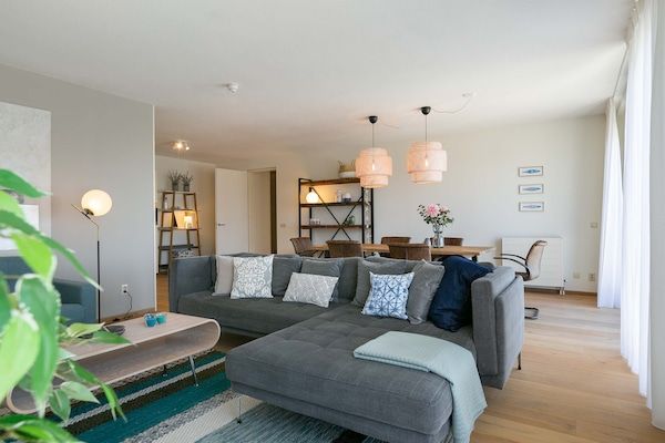 Woonkamer - Appartement in Den Haag met zeestrand in Den Haag (3)