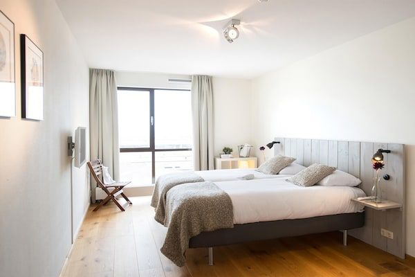 Slaapkamer - Luxe appartement met uitzicht in Den Haag (4)