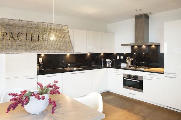 Keuken - Ruim modern appartement in Scheveningen in Den Haag (3)