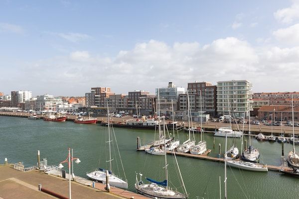Buitenkant - Gerestyled appartement met geweldig uitzicht in Den Haag (2)