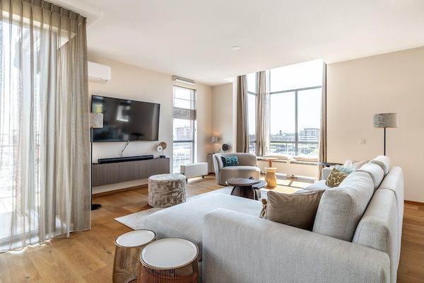 Woonkamer - Penthouse bij Scheveningen Strand in Den Haag (2)