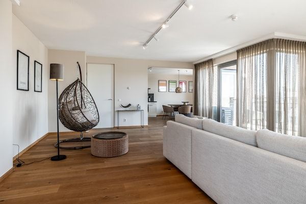 Woonkamer - Penthouse bij Scheveningen Strand in Den Haag (4)