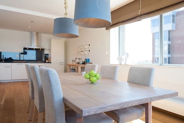 Eetkamer - Appartement in Scheveningen Haven in Den Haag (3)