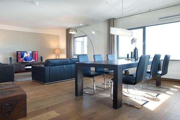 Eetkamer - Luxe appartement in Scheveningen Haven in Den Haag (3)
