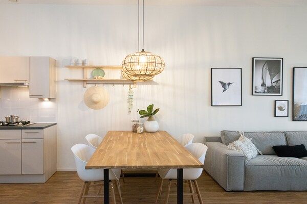 Eetkamer - Appartement bij Scheveningen Strand in Den Haag (3)