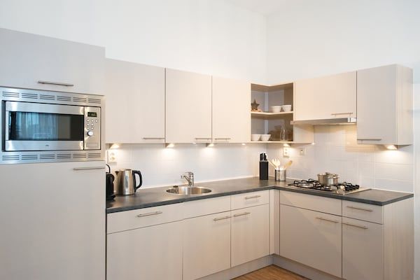 Keuken - Appartement bij Scheveningen Strand in Den Haag (2)