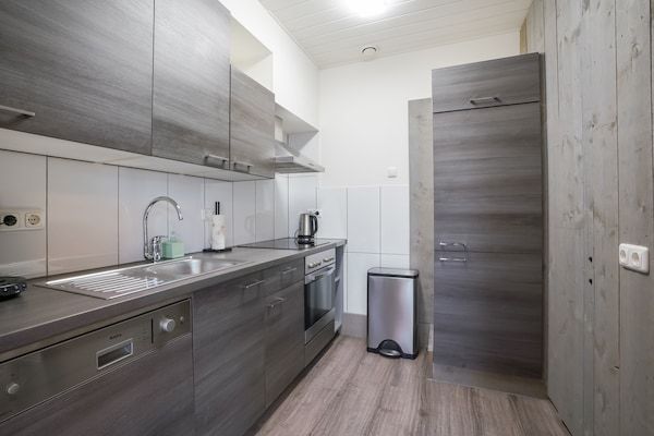 Keuken - Verblijf bij Tuin, Limburg in Kerkrade (4)
