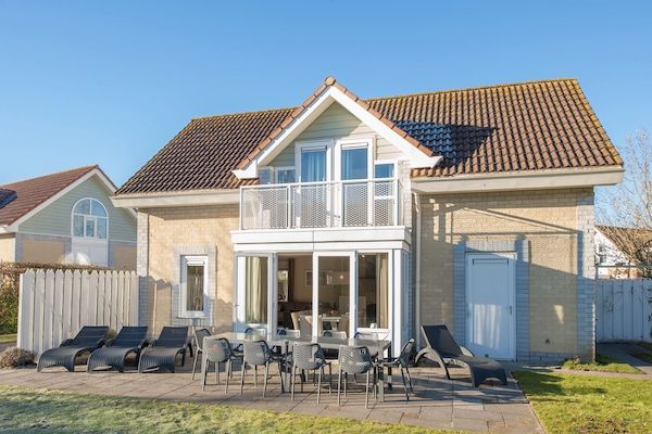 Buitenkant - Villa bij Noordzeestrand in De Banjaard in Kamperland (1)
