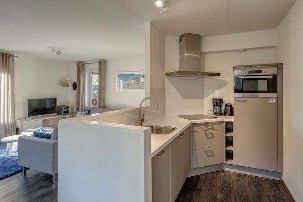 Keuken - Villa bij Noordzeestrand in De Banjaard in Kamperland (4)