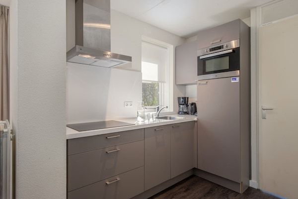 Keuken - Villa bij Noordzeestrand in Kamperland (3)
