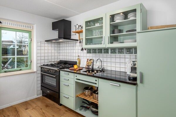 Keuken - Villa in Banjaard bij Noordzeestrand in Kamperland (3)