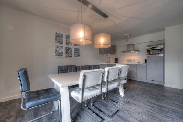 Woonkamer - Ontspannende villa bij de duinen in Kamperland (2)