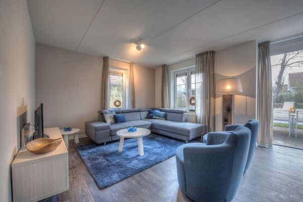 Woonkamer - Ontspannende villa bij de duinen in Kamperland (3)