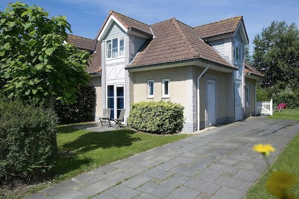 Buitenkant - Ontspannende villa bij de duinen in Kamperland (1)