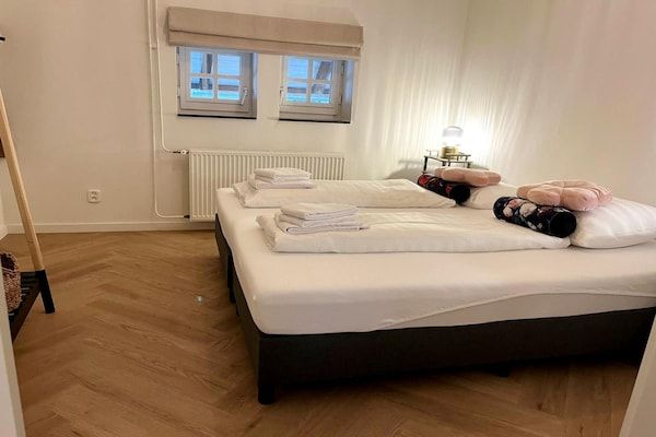 Slaapkamer - Cottage in Ubachsberg met schilderachtige heuvels in Voerendaal (2)