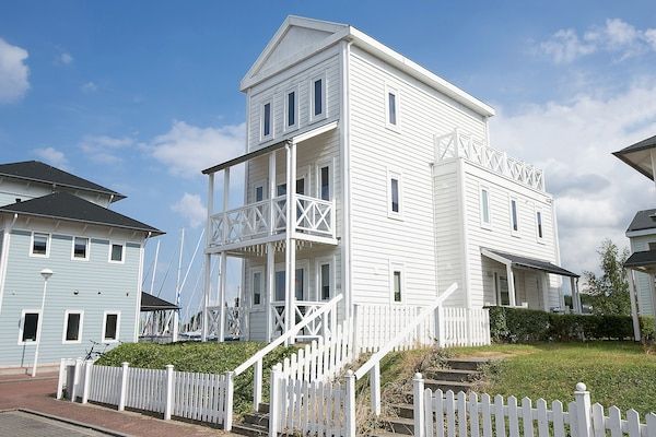 Buitenkant - Villa bij de Haven met Sauna in Hellevoetsluis (1)